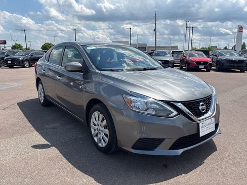 Used 2017 Nissan Sentra SV FWD image 3