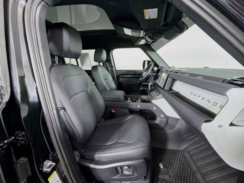 Used 2023 Land Rover Defender 130 SE image 28