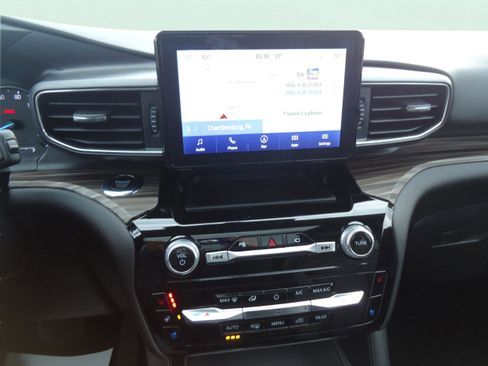 Used 2022 Ford Explorer Limited w/ Equipment Group 301A image 31