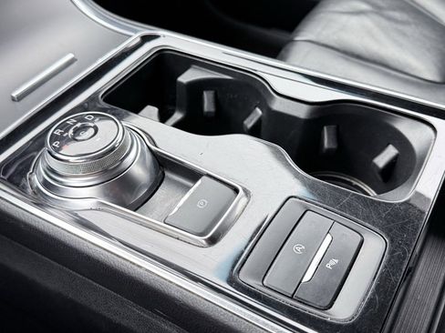 Used 2020 Ford Edge Titanium image 18