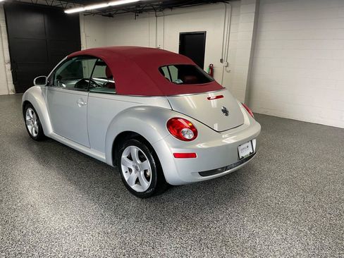Used 2009 Volkswagen Beetle Blush FWD image 7