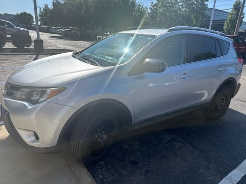 Used 2014 Toyota RAV4 LE FWD image 2