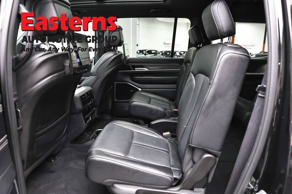 Used 2024 Jeep Wagoneer Series III w/ Premium Group I AWD/4WD image 25
