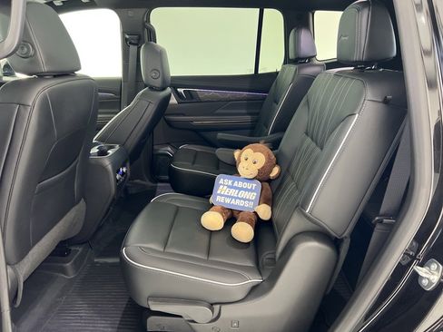 Used 2025 Buick Enclave Avenir w/ Super Cruise Package image 22