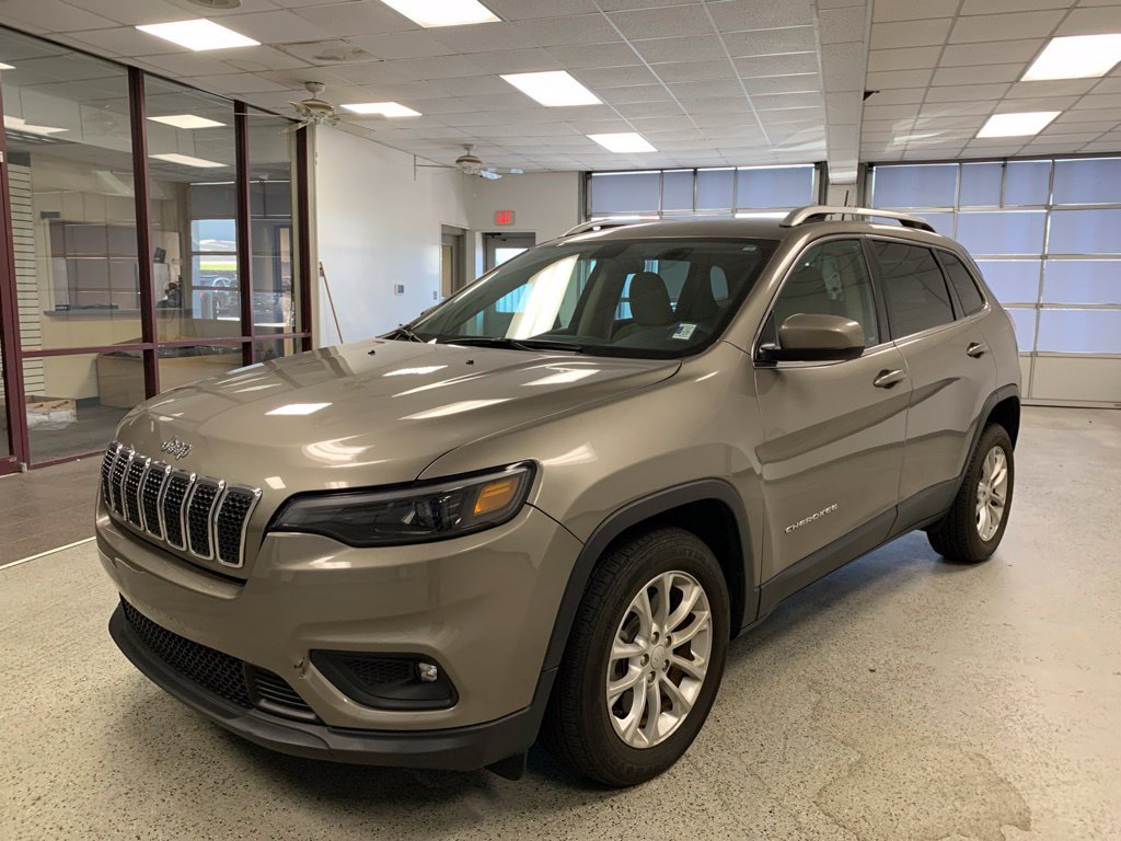 Used 2019 Jeep Cherokee Latitude w/ Popular Appearance Group FWD image 2