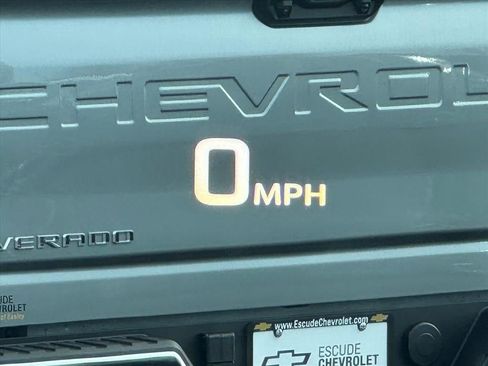 New 2025 Chevrolet Suburban Premier image 23