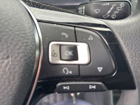 Used 2018 Volkswagen Tiguan S image 10