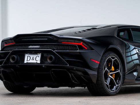Used 2022 Lamborghini Huracan EVO RWD image 14