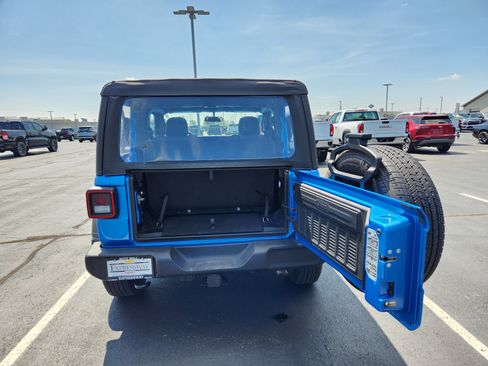 Used 2022 Jeep Wrangler Sport AWD/4WD image 10