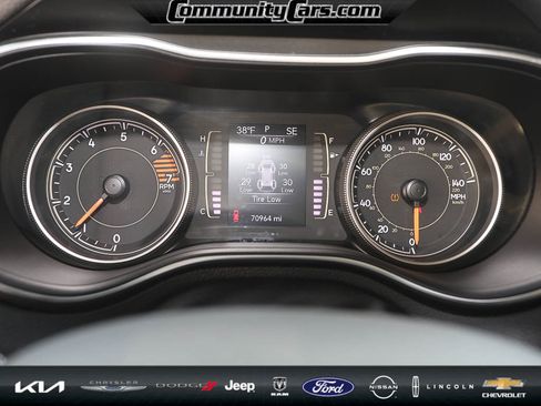 Used 2019 Jeep Cherokee Latitude w/ Popular Appearance Group image 14