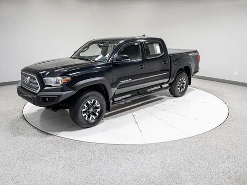 Used 2017 Toyota Tacoma TRD Off-Road w/ Tow Package (A/T) image 33