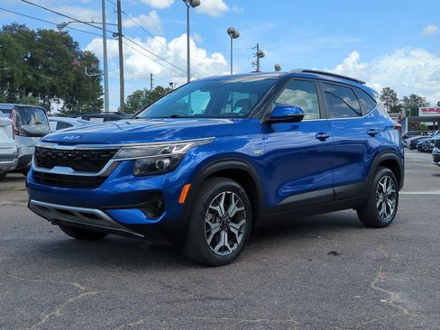 Used 2023 Kia Seltos EX AWD/4WD image 2