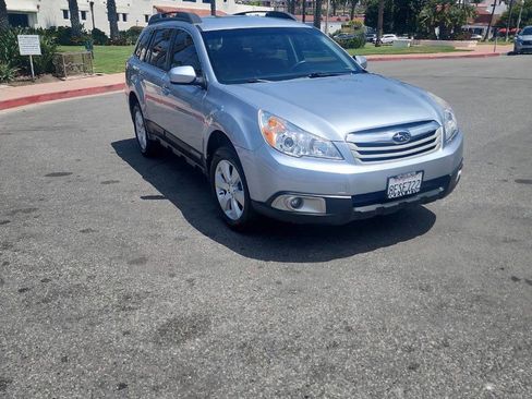 Used 2012 Subaru Outback 2.5i Premium w/ All-Weather Pkg AWD/4WD image 4