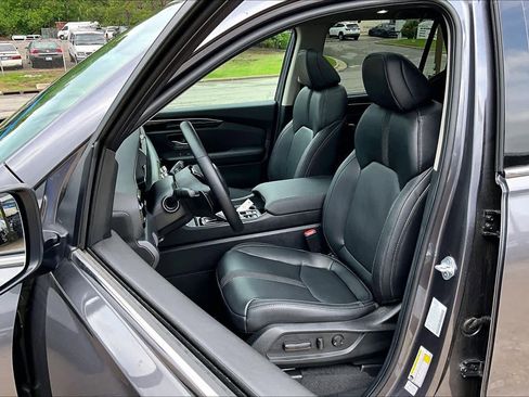 Certified 2025 Honda Pilot Touring image 8
