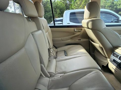 Used 2011 Lexus LX 570 4WD w/ Luxury Pkg image 9