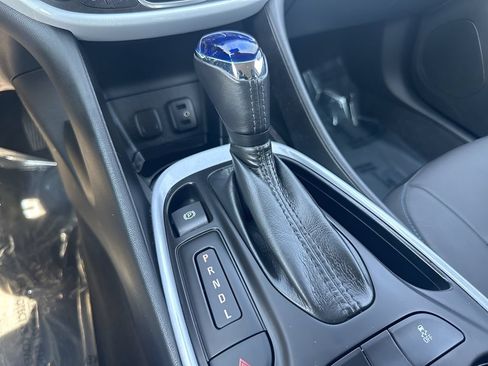 Used 2017 Chevrolet Volt LT w/ Comfort Package FWD image 15