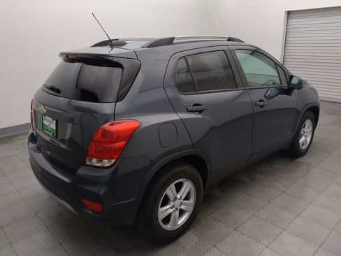 Used 2021 Chevrolet Trax LT w/ LT Convenience Package FWD image 9