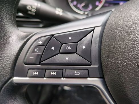 Used 2025 Nissan Sentra SV FWD image 22