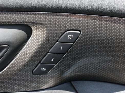 Used 2023 Chevrolet Traverse Premier FWD image 15