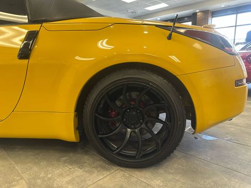 Used 2005 Nissan 350Z Touring image 8