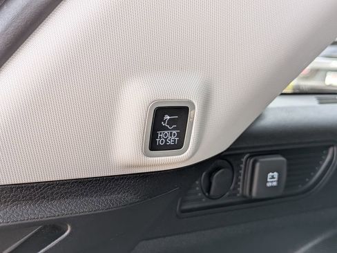 Used 2022 Jeep Grand Cherokee Limited w/ Luxury Tech Group II AWD/4WD image 23