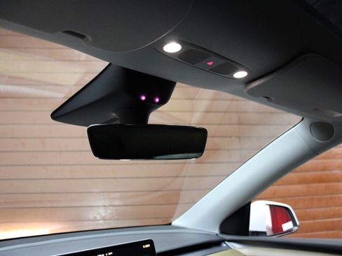 Used 2022 Tesla Model Y Long Range image 52