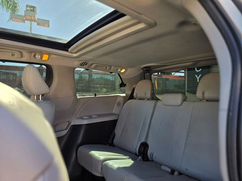 Used 2017 Toyota Sienna Limited Premium image 29