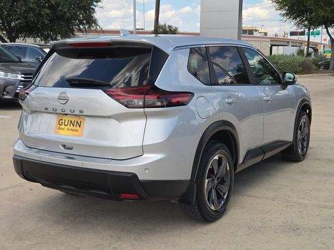Used 2025 Nissan Rogue SV FWD image 3