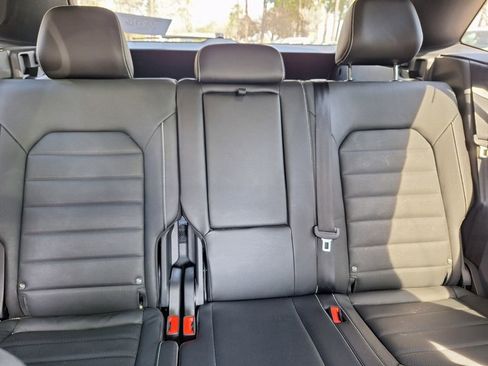 Used 2025 Volkswagen Atlas Cross Sport SEL R-Line image 31