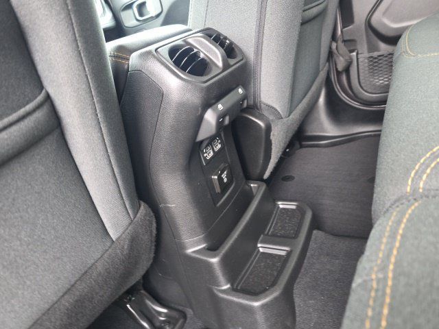 Used 2025 Jeep Wrangler Unlimited Sahara w/ Safety Group AWD/4WD image 39