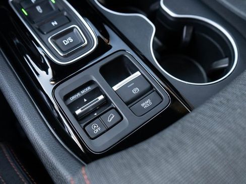 Certified 2024 Honda Pilot Sport image 30