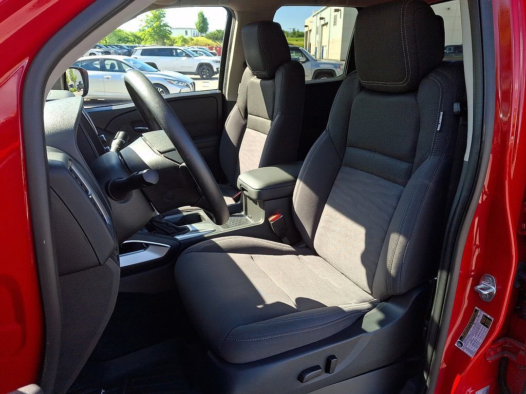 Used 2024 Nissan Frontier SV AWD/4WD image 16