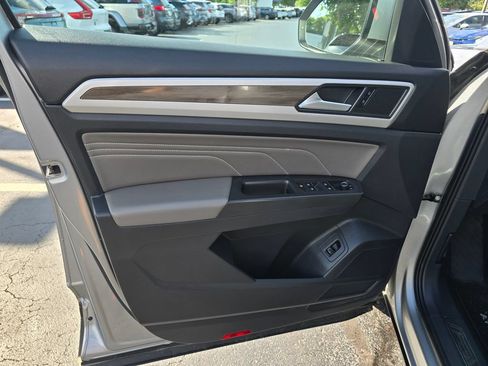 Used 2023 Volkswagen Atlas SEL AWD/4WD image 18