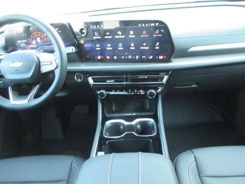 New 2026 Chevrolet Traverse LT w/ Sun and Wheel Package FWD image 15