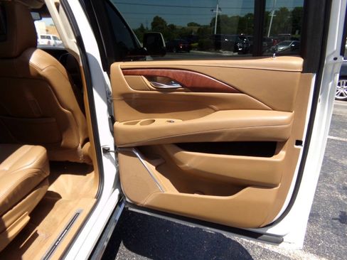 Used 2016 Cadillac Escalade ESV Platinum AWD/4WD image 30