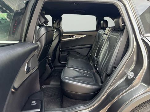 Used 2019 Lincoln Nautilus Select image 12