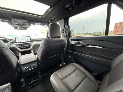 Used 2025 Ford Explorer Platinum w/ LUX Leather Package AWD/4WD image 56