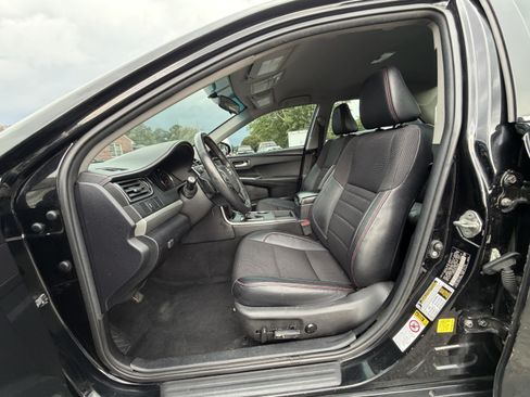 Used 2017 Toyota Camry SE FWD image 10