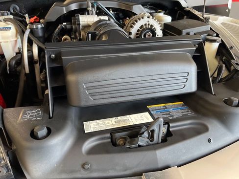 Used 2003 Chevrolet SSR w/ Preferred Equipment Group image 78