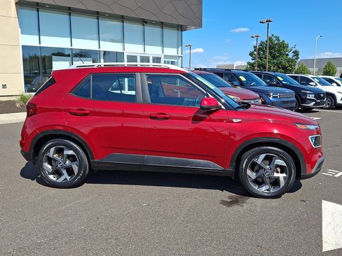 Certified 2023 Hyundai Venue Limited FWD image 7