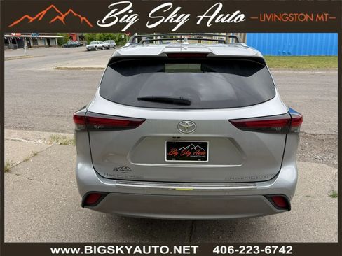 Used 2024 Toyota Highlander Platinum AWD/4WD image 8
