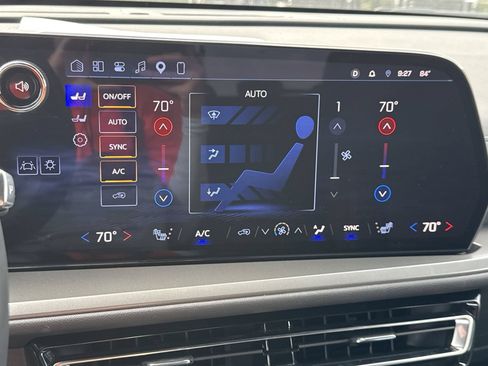 Used 2026 Chevrolet Traverse LT w/ Driver Confidence Package FWD image 16