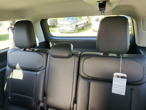 New 2025 Ford Expedition Max Platinum w/ Driver's Package image 26