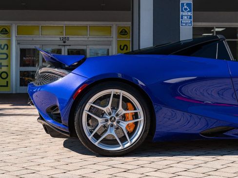 Used 2024 McLaren 750S Spider image 29
