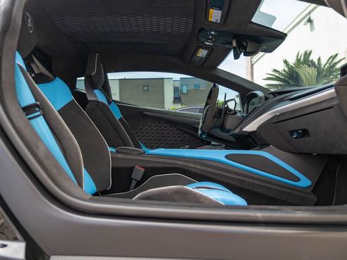 Used 2025 Lamborghini Revuelto image 21