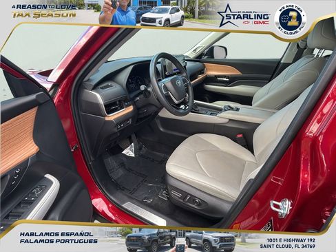 Used 2025 Toyota Grand Highlander AWD image 11