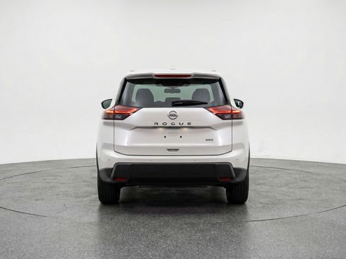 Used 2025 Nissan Rogue SV image 7