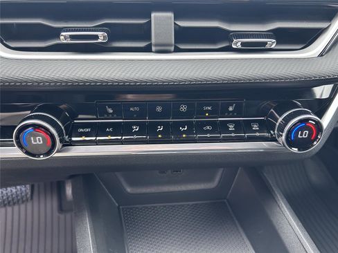 New 2026 Chevrolet Equinox LT w/ Convenience Package II image 17