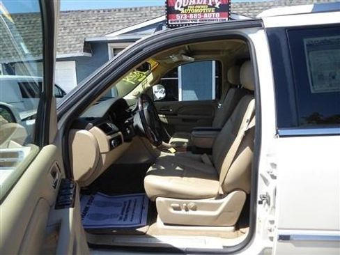 Used 2013 Cadillac Escalade Luxury AWD/4WD image 12