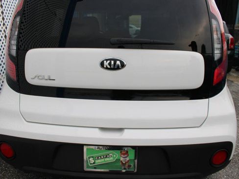 Used 2018 Kia Soul FWD image 6